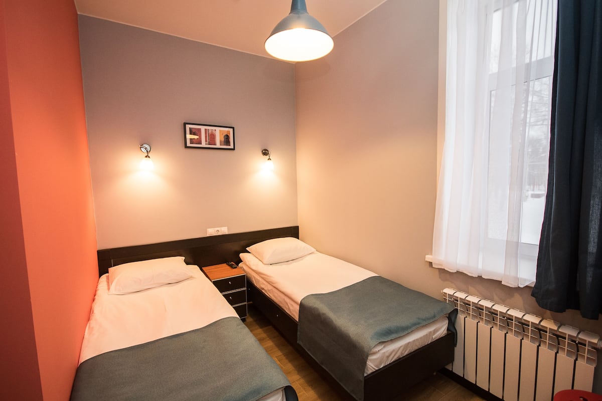 Standard Twin Room | Desk, free WiFi, bed sheets