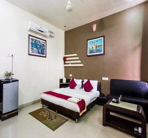 Habitación Deluxe, 1 cama doble | Escritorio, camas supletorias, wifi gratis