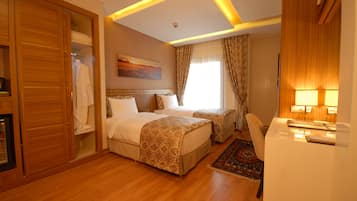 Standard Double Room | Minibar, in-room safe, desk, soundproofing