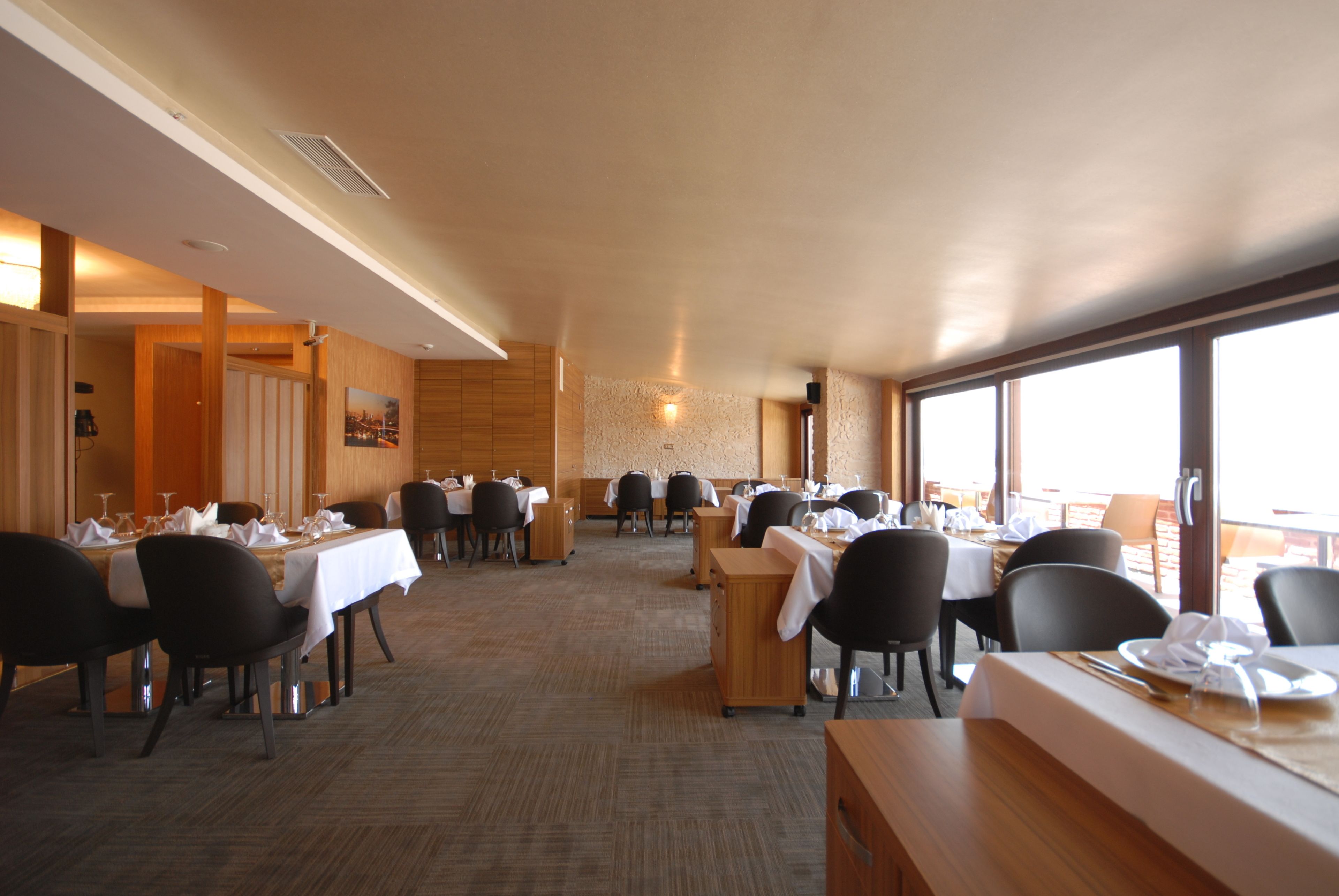 breakfast, lunch and dinner served