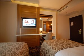 Kamar Double Standar | Minibar, brankas, meja kerja, dan kedap suara