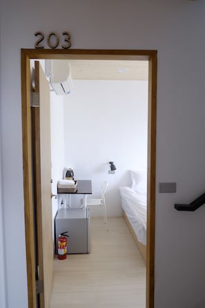 Habitación básica doble, 1 cama Queen size, torre | 1 habitación, cortinas blackout, wifi gratis y ropa de cama