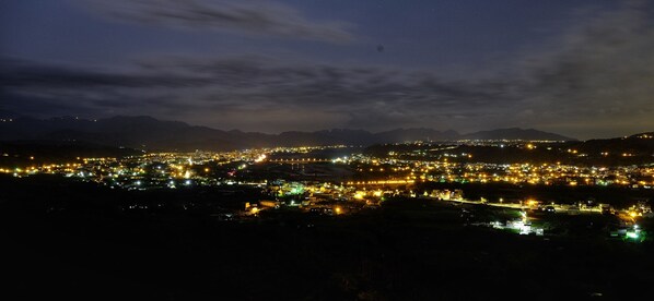 基本雙人房, 1 張加大雙人床, 浴缸 | 街景