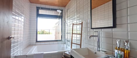 Basic Double Room, 1 Queen Bed, Patio, Ground Floor | Bathroom | Combined shower/bathtub, hydromassage showerhead, free toiletries