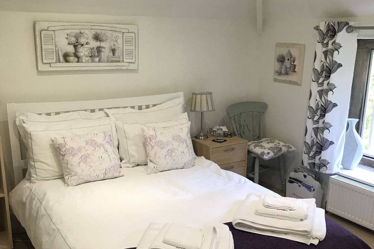 Habitación doble, vista al jardín | Wifi gratis y ropa de cama