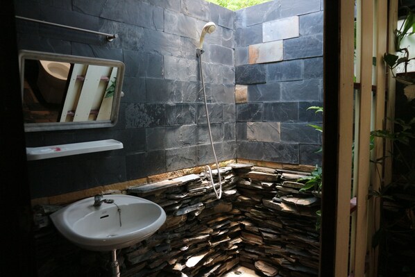 Bathroom - Rabiangnam Resort (Kanchanaburi)