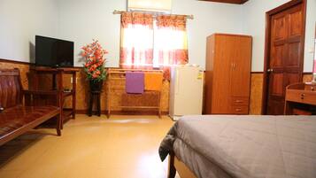Deluxe Room, 1 Bedroom, Non Smoking, Courtyard View | 1 bedroom, premium bedding, pillow-top beds, blackout curtains