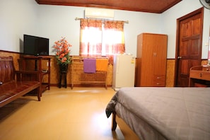 1 bedroom, premium bedding, pillow-top beds, blackout curtains