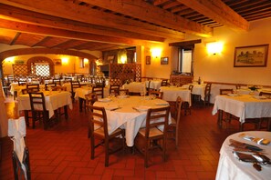 Lunch and dinner served, local cuisine