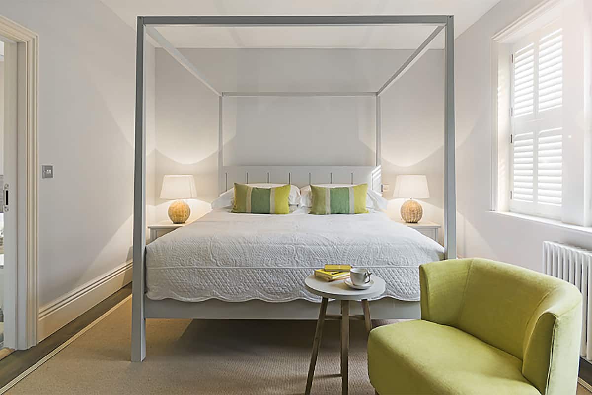 deluxe room - chiffchaff's post | egyptian cotton sheets, premium bedding, individually decorated