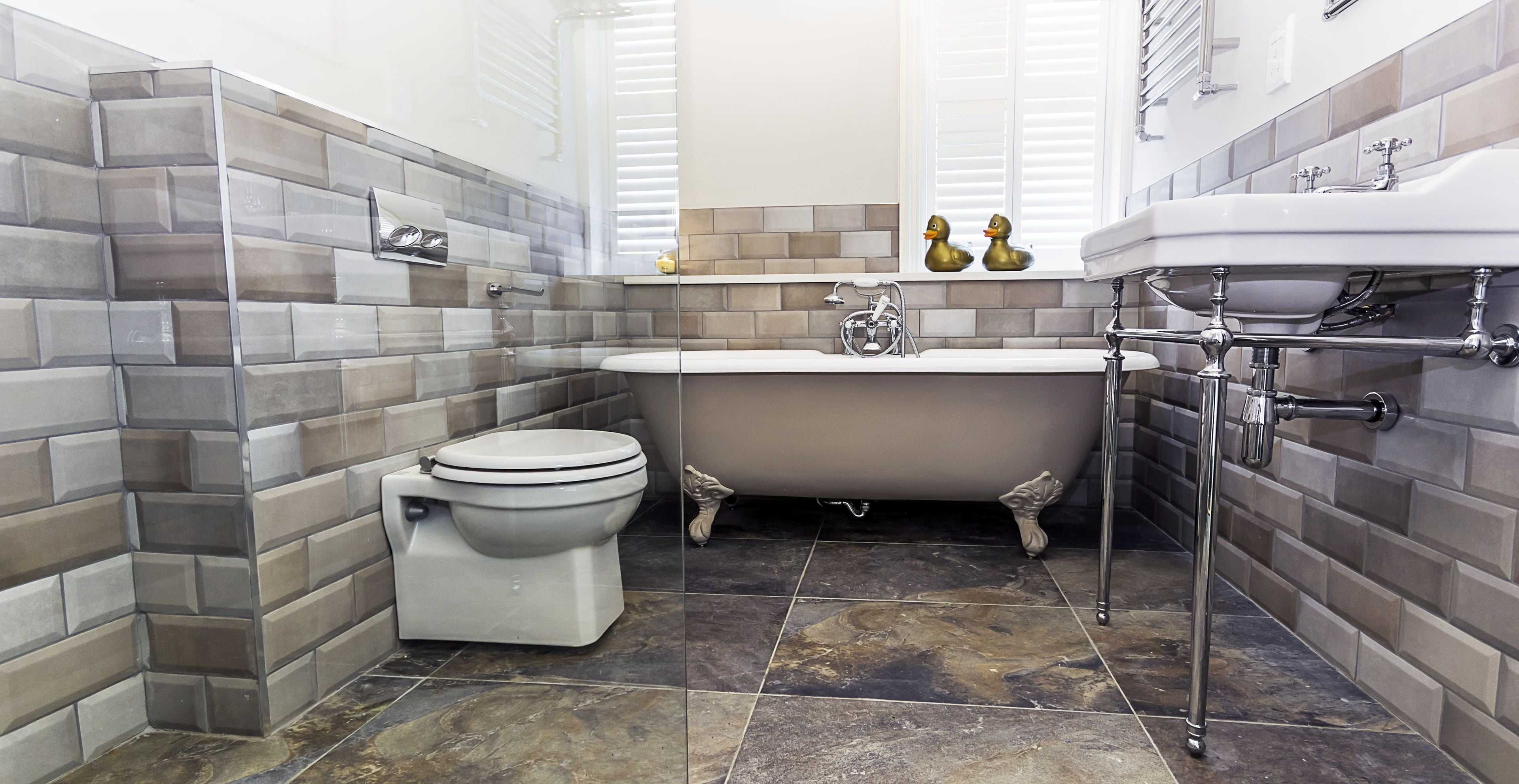 deluxe double or twin room, park view - robin's hollow | bathroom | shower, designer toiletries, hair dryer, bathrobes