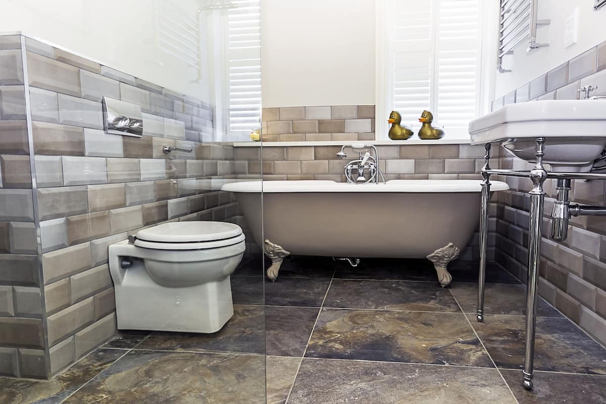 deluxe double or twin room, park view - robin's hollow | bathroom | shower, designer toiletries, hair dryer, bathrobes