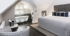 Suite - Swallow's Rafter | Egyptian cotton sheets, premium bedding, individually decorated - Brocco on the Park (Sheffield)