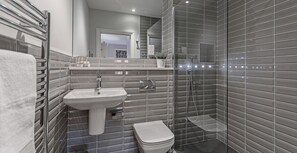 Room - Pigeon's Loft | Bathroom | Shower, designer toiletries, hair dryer, bathrobes - Brocco on the Park (Sheffield)