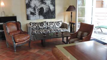 Huoneisto, 2 makuuhuonetta (Nr.2) | Oleskelualue | Taulutelevisio, DVD-soitin