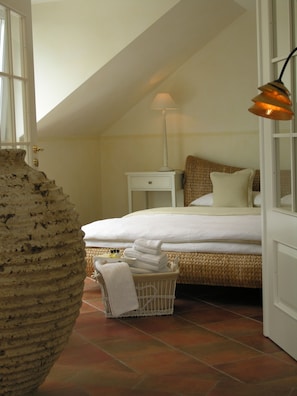 Appartement | Literie de qualité supérieure, coffres-forts dans les chambres, bureau