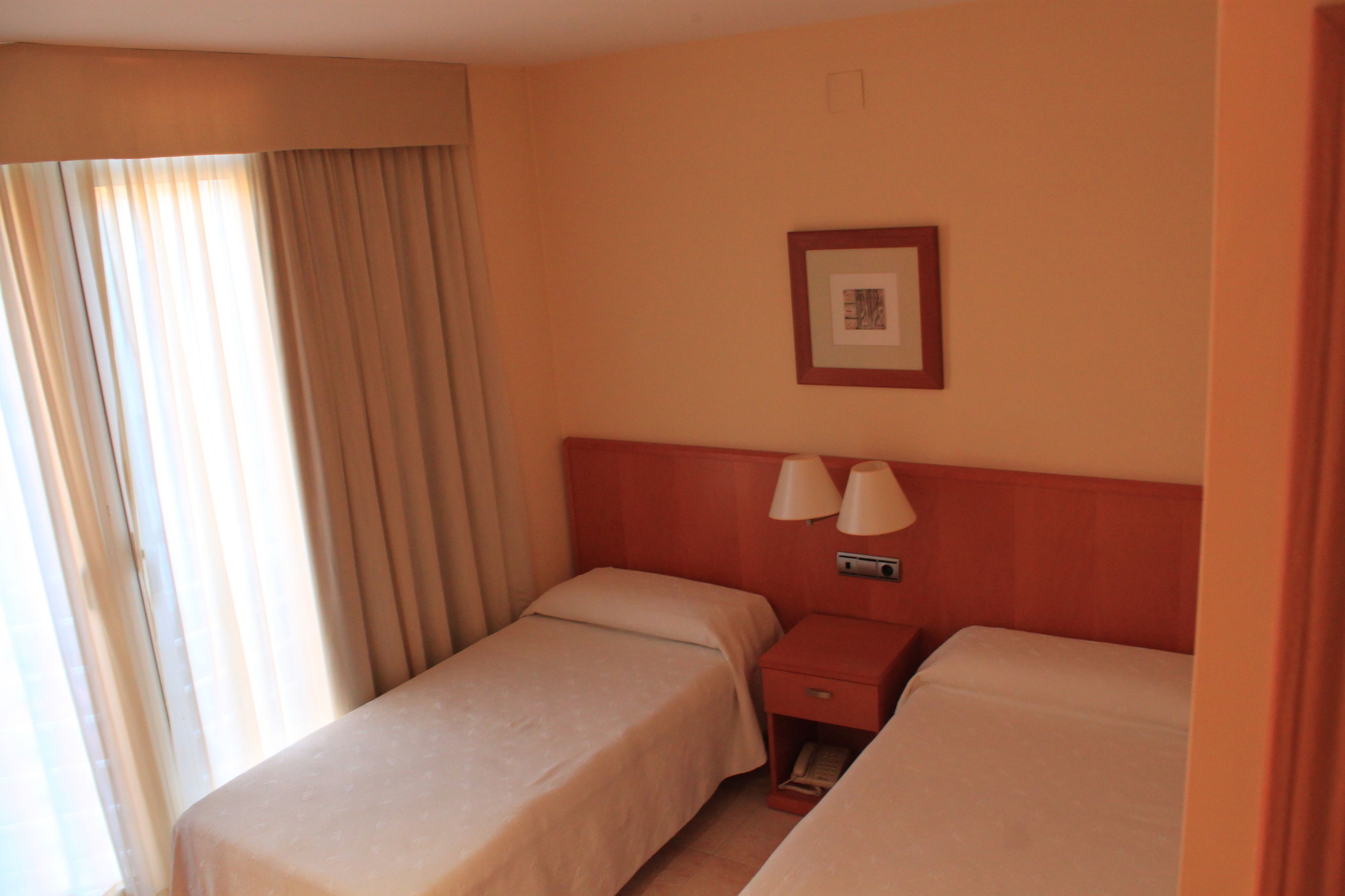 double room | desk, soundproofing, free wifi, bed sheets