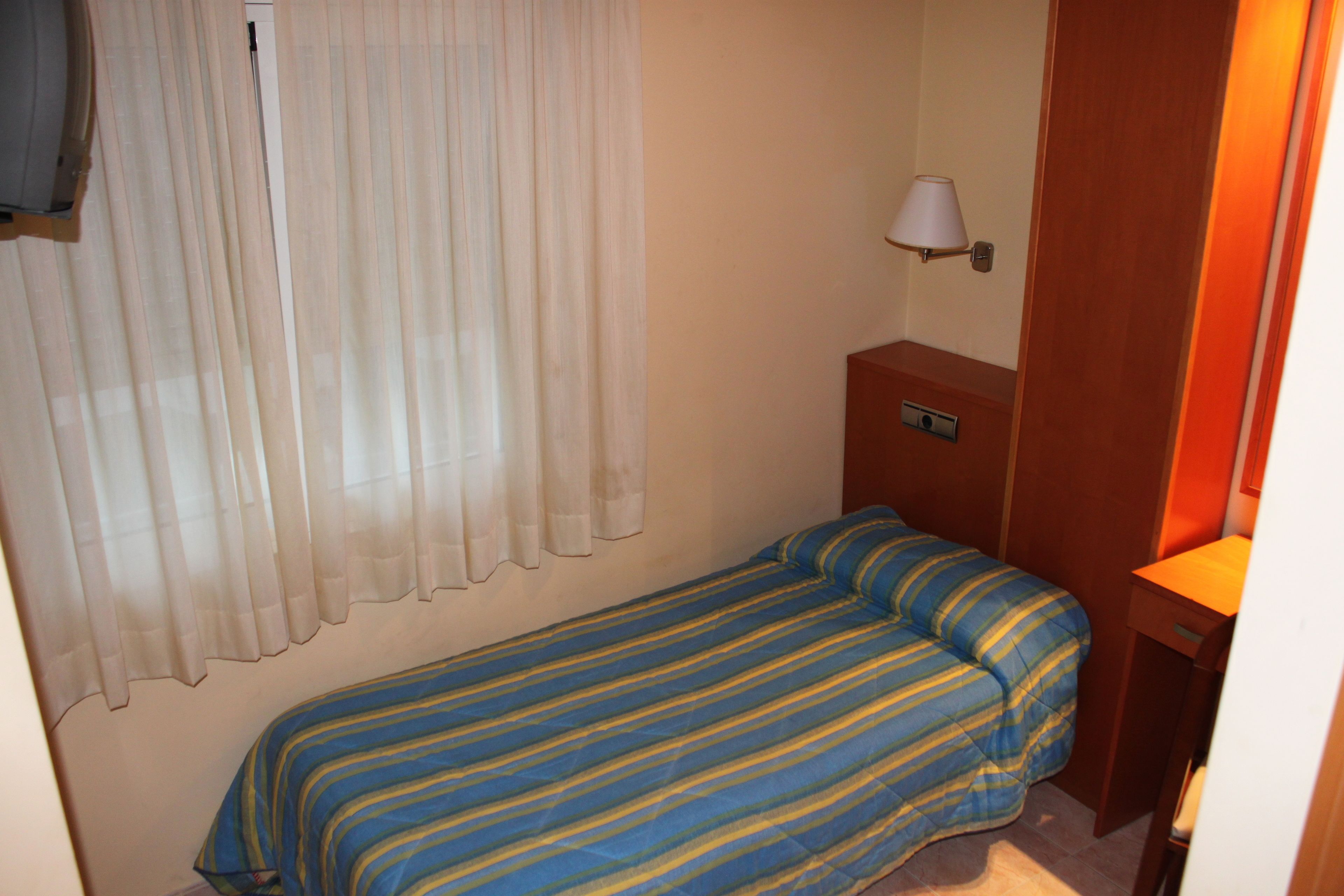 desk, soundproofing, free wifi, bed sheets