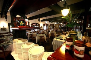 Buffet déjeuner gratuit tous les jours