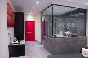 Executive Room | Memory-foam beds, minibar, in-room safe, desk - Francis Hotel (Abuja)