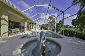 Een verwarmd zwembad