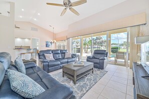 Een televisie en een kantoor