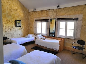 Phòng Suite dành cho gia đình, có phòng tắm riêng, quang cảnh vườn (Nid) | Nệm Select Comfort, màn/rèm cản sáng, bàn ủi/dụng cụ ủi quần áo