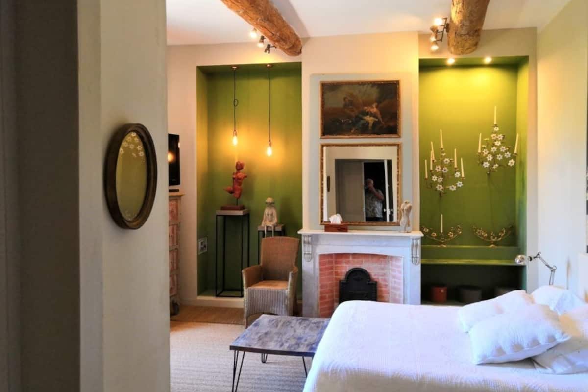 Deluxe tweepersoonskamer, en-suite badkamer, uitzicht op tuin (Chambre Laurier) | Select Comfort-bedden, verduisterende gordijnen