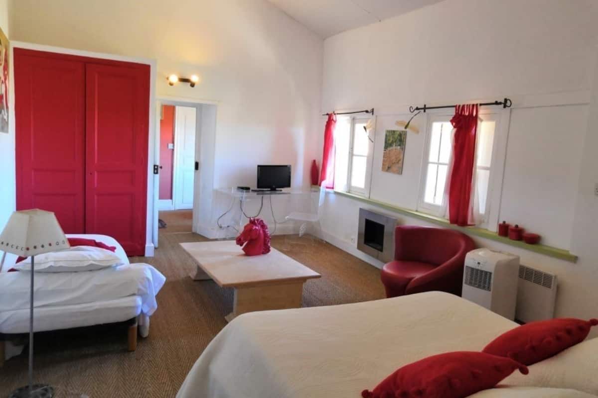 Premium Triple Room, Ensuite, Garden View (Chambre Air du Temps) | Select Comfort beds, blackout curtains, iron/ironing board (on request)