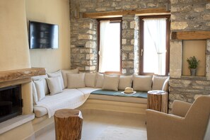 Premium Suite, 2 Queen Beds, Fireplace, Ocean View (Selini) | Living room | Flat-screen TV, fireplace, DVD player - To Stefani tis Makrinas (Volos)