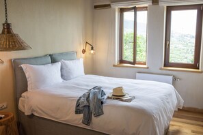 Premium Suite, 2 Queen Beds, Fireplace, Ocean View (Selini) - To Stefani tis Makrinas (Volos)