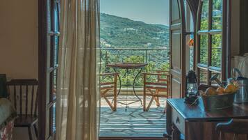 Honeymoon-Suite, 1 Queen-Bett, Whirlpool (Erofili) | Balkon