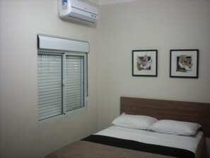 Minibar, Schreibtisch, kostenloses WLAN, Bettwäsche