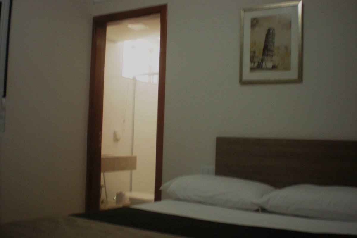 Minibar, bureau, Wi-Fi gratuit, draps fournis