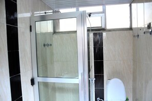 Standard Twin Room | Bathroom | Shower, towels - Holly Wood Hotel (Addis Ababa)