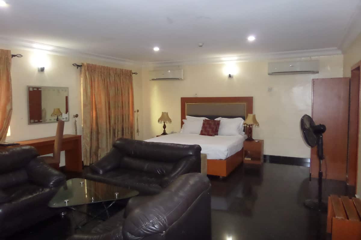 suite | premium bedding, desk, laptop workspace, internet