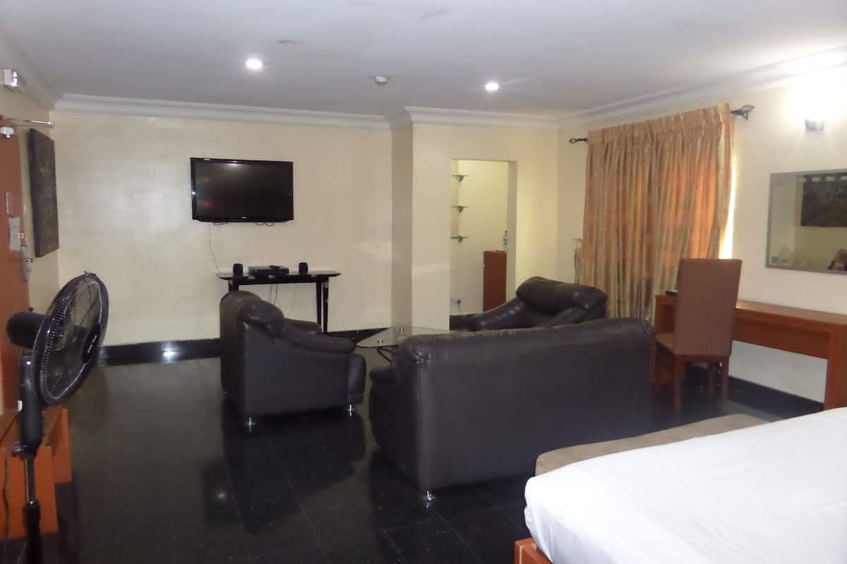 suite | premium bedding, desk, laptop workspace, internet