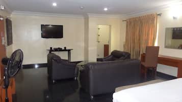 Suite | Premium bedding, desk, laptop workspace, internet