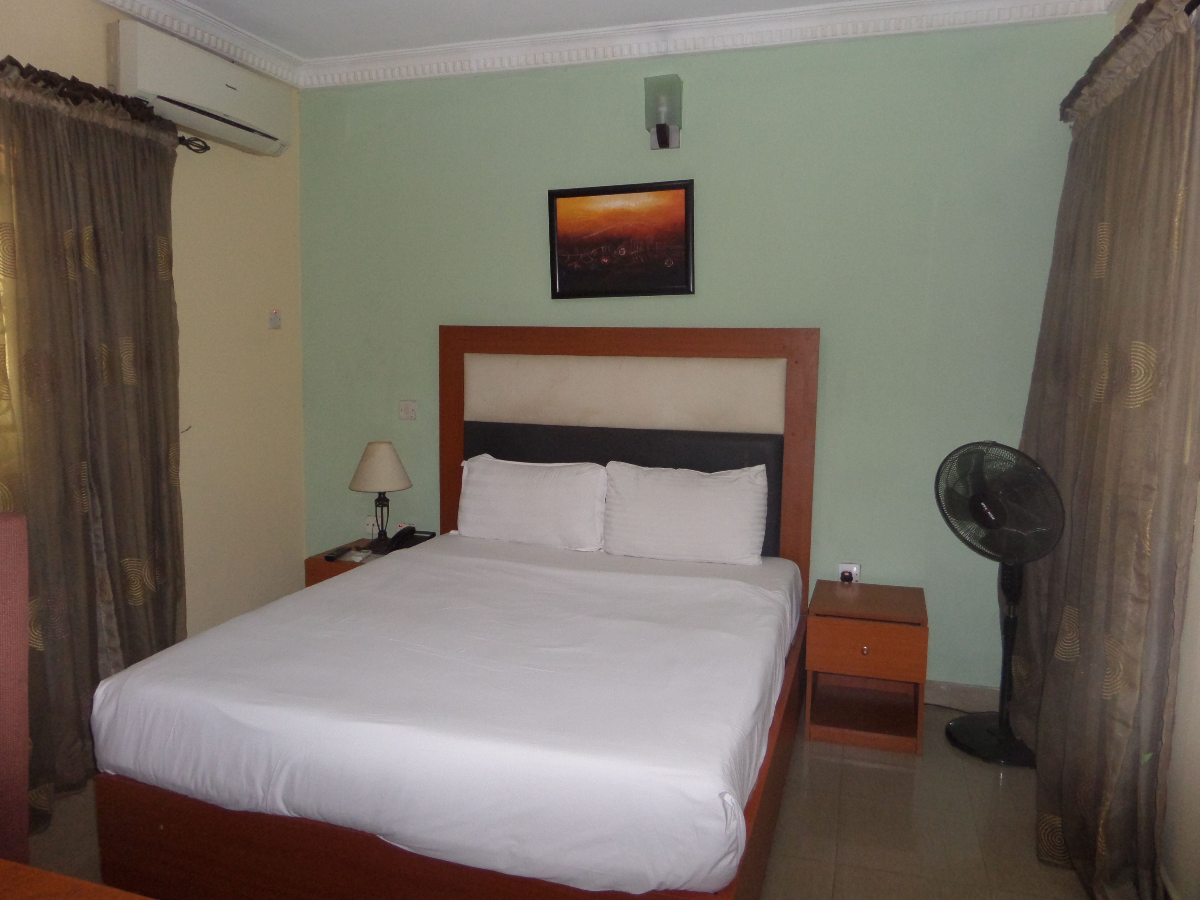 deluxe room, 1 double bed | premium bedding, desk, laptop workspace, internet