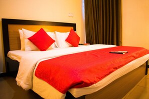 Cofres nos quartos, escrivaninha, quartos à prova de som