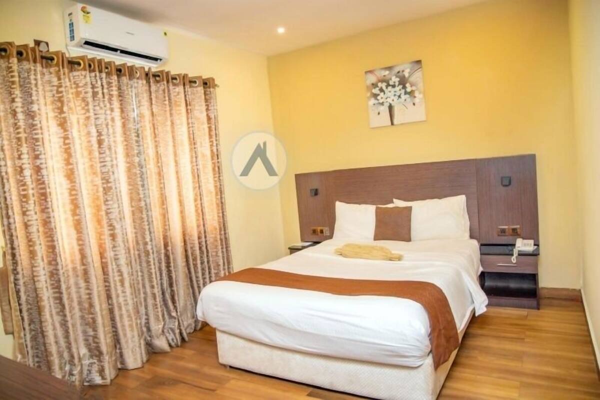 Habitación superior | Escritorio, espacio para trabajar con laptop, wifi y ropa de cama 