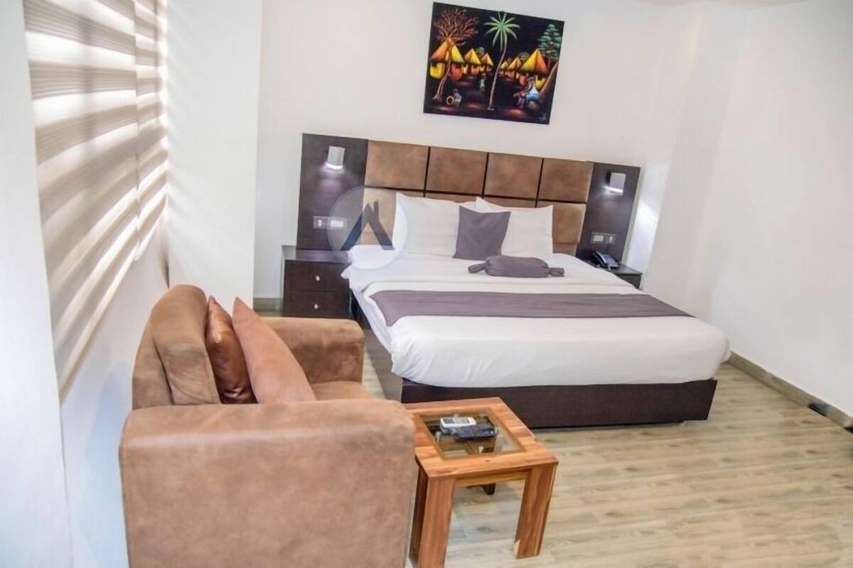Habitación Deluxe | Escritorio, espacio para trabajar con laptop, wifi y ropa de cama 