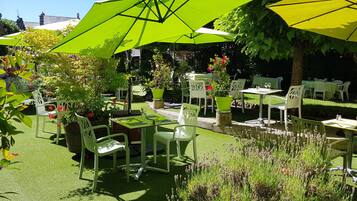 Superior Double Room, Ensuite, Garden View | Garden