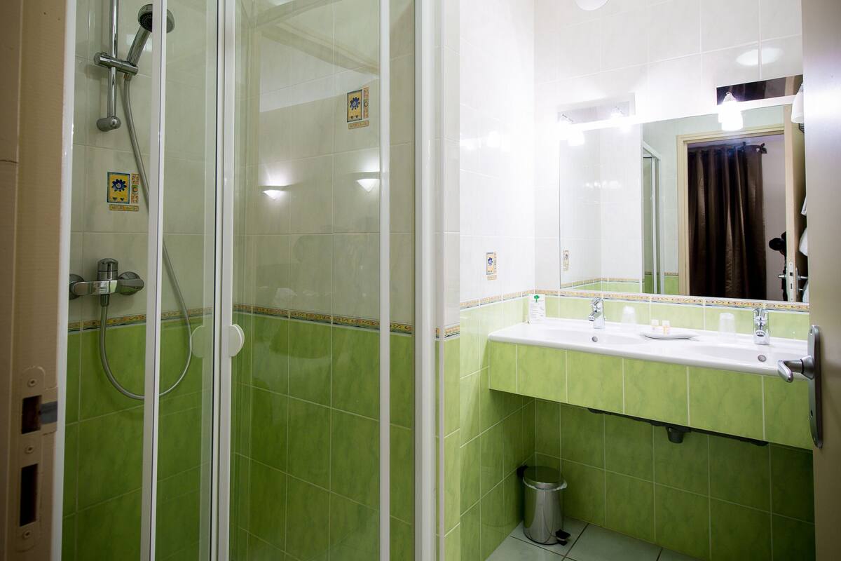 family quadruple room, ensuite, garden view | bathroom