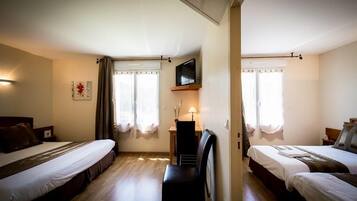 Chambre Quadruple Familiale, salle de bains attenante, vue jardin | 1 chambre