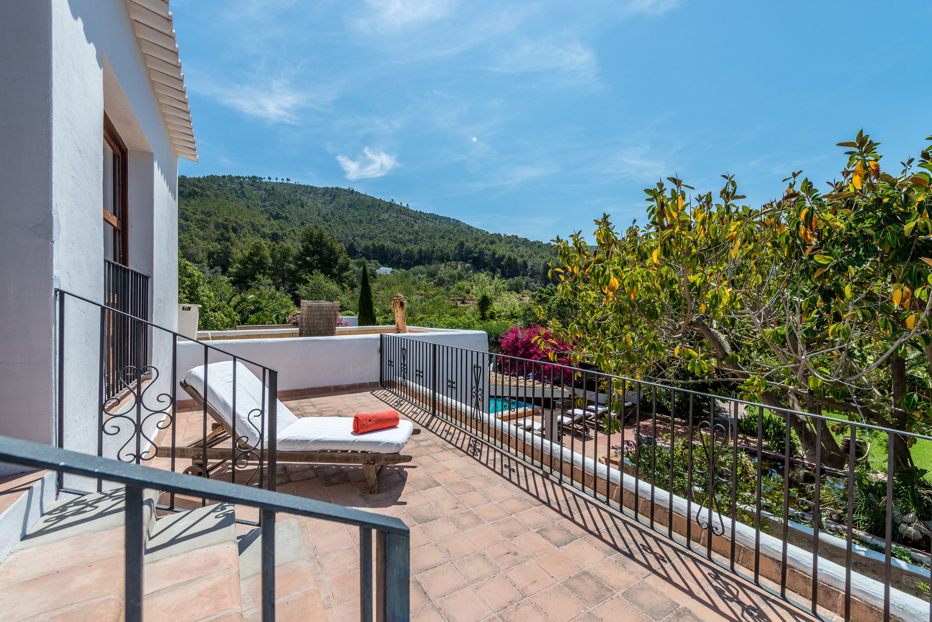Habitación superior con 1 cama doble o 2 individuales | Terraza o patio