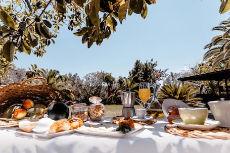 Desayuno buffet todos los días (con cargo)