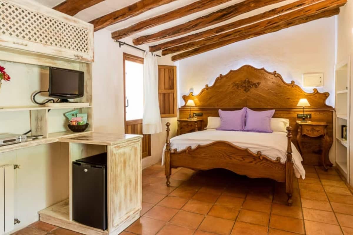Premium bedding, minibar, in-room safe, soundproofing