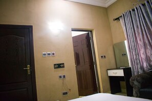 Apartment, 1 Bedroom | Desk, WiFi