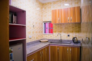 Desk, WiFi - Greatwall Apartments (Lagos)